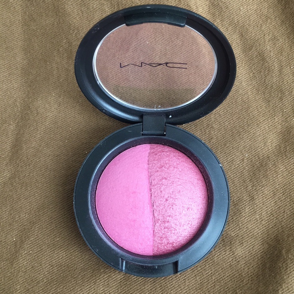 Blush on , MAC cosmetics